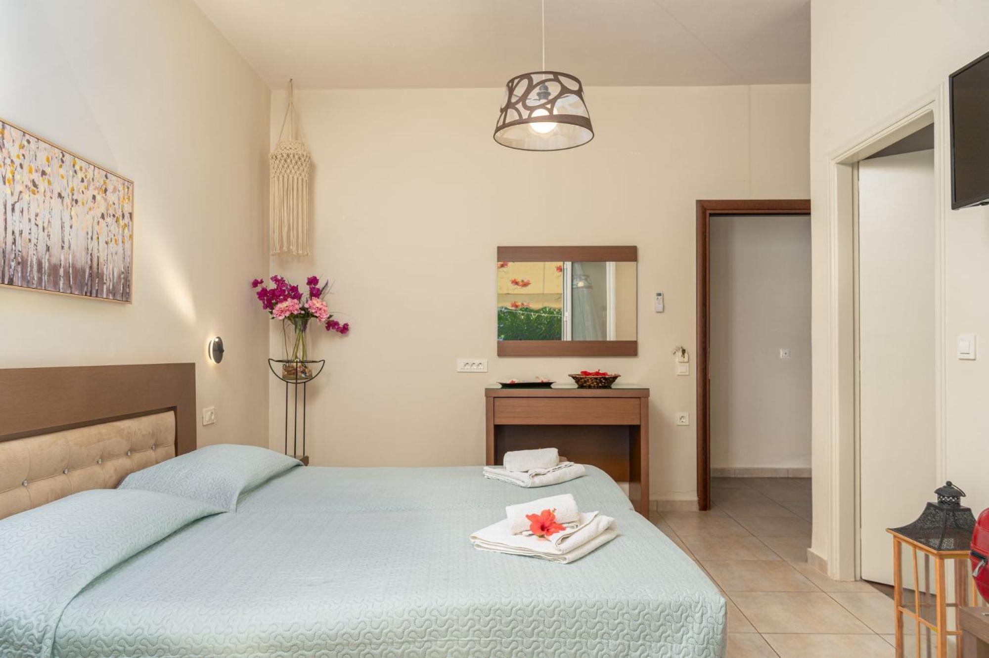 Stathis Beachfront Luxury Rooms Kalamákion Quarto foto