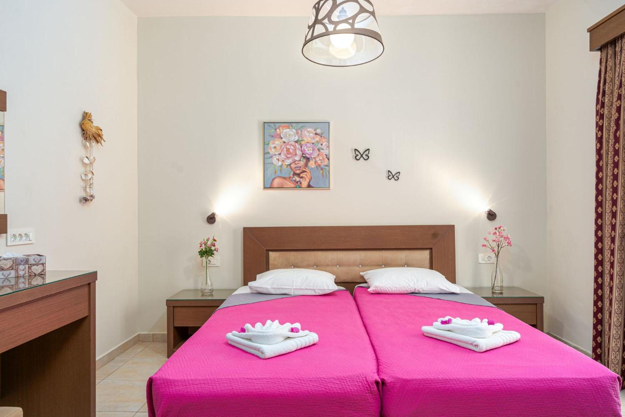 Stathis Beachfront Luxury Rooms Kalamákion Quarto foto