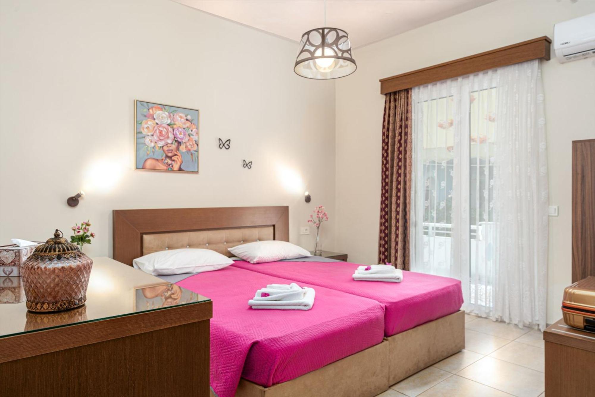 Stathis Beachfront Luxury Rooms Kalamákion Quarto foto
