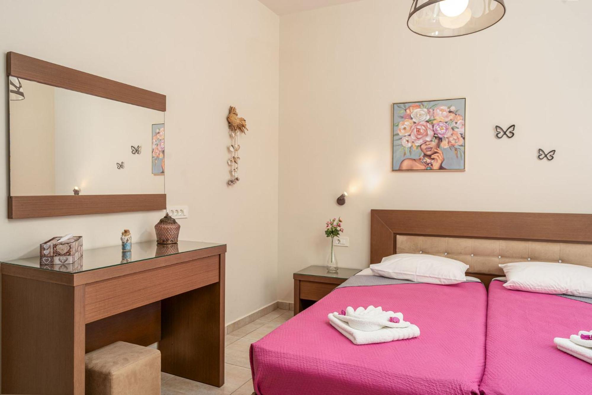 Stathis Beachfront Luxury Rooms Kalamákion Quarto foto