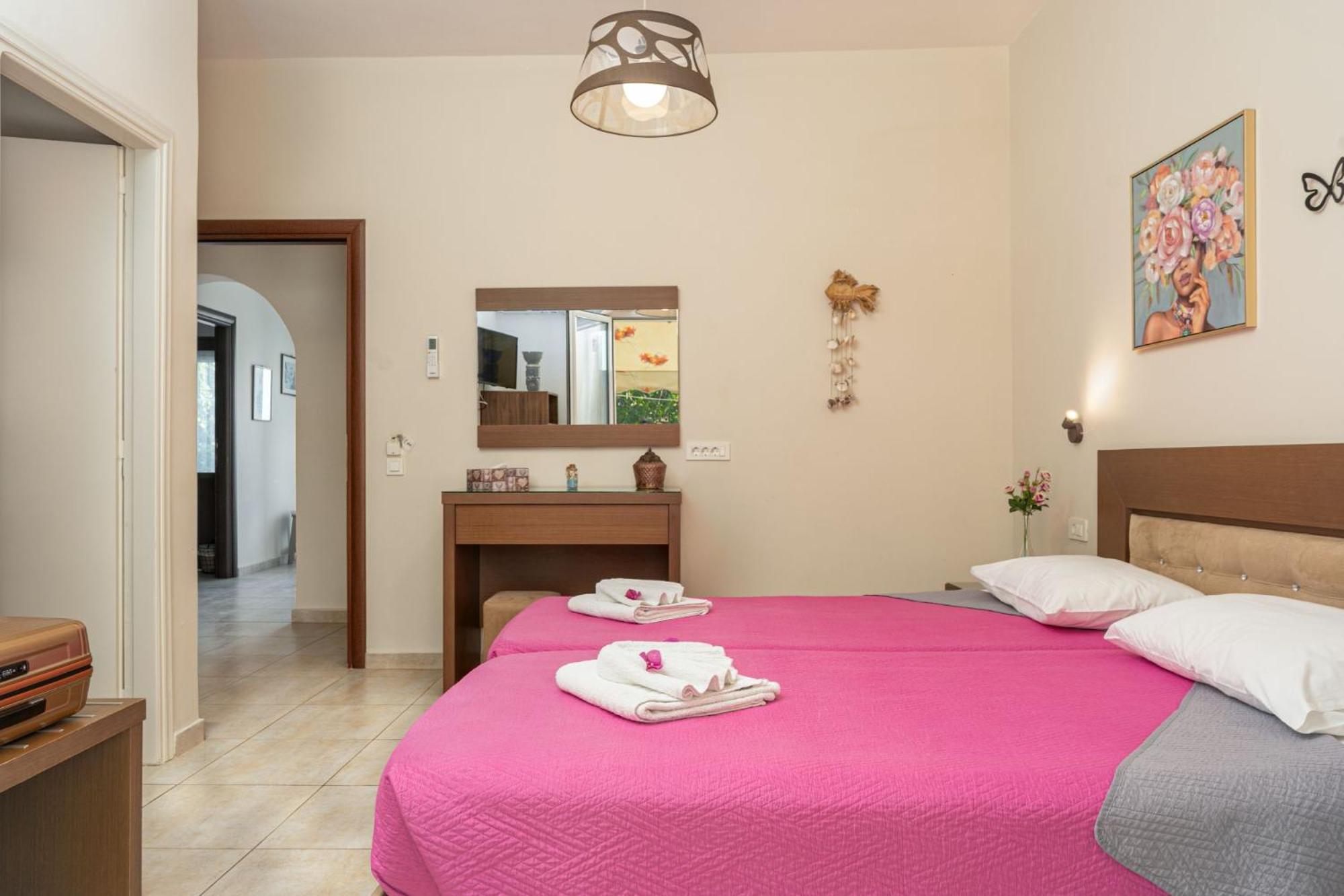 Stathis Beachfront Luxury Rooms Kalamákion Quarto foto