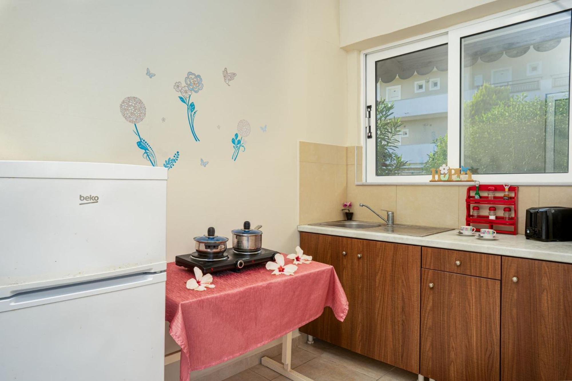 Stathis Beachfront Luxury Rooms Kalamákion Quarto foto