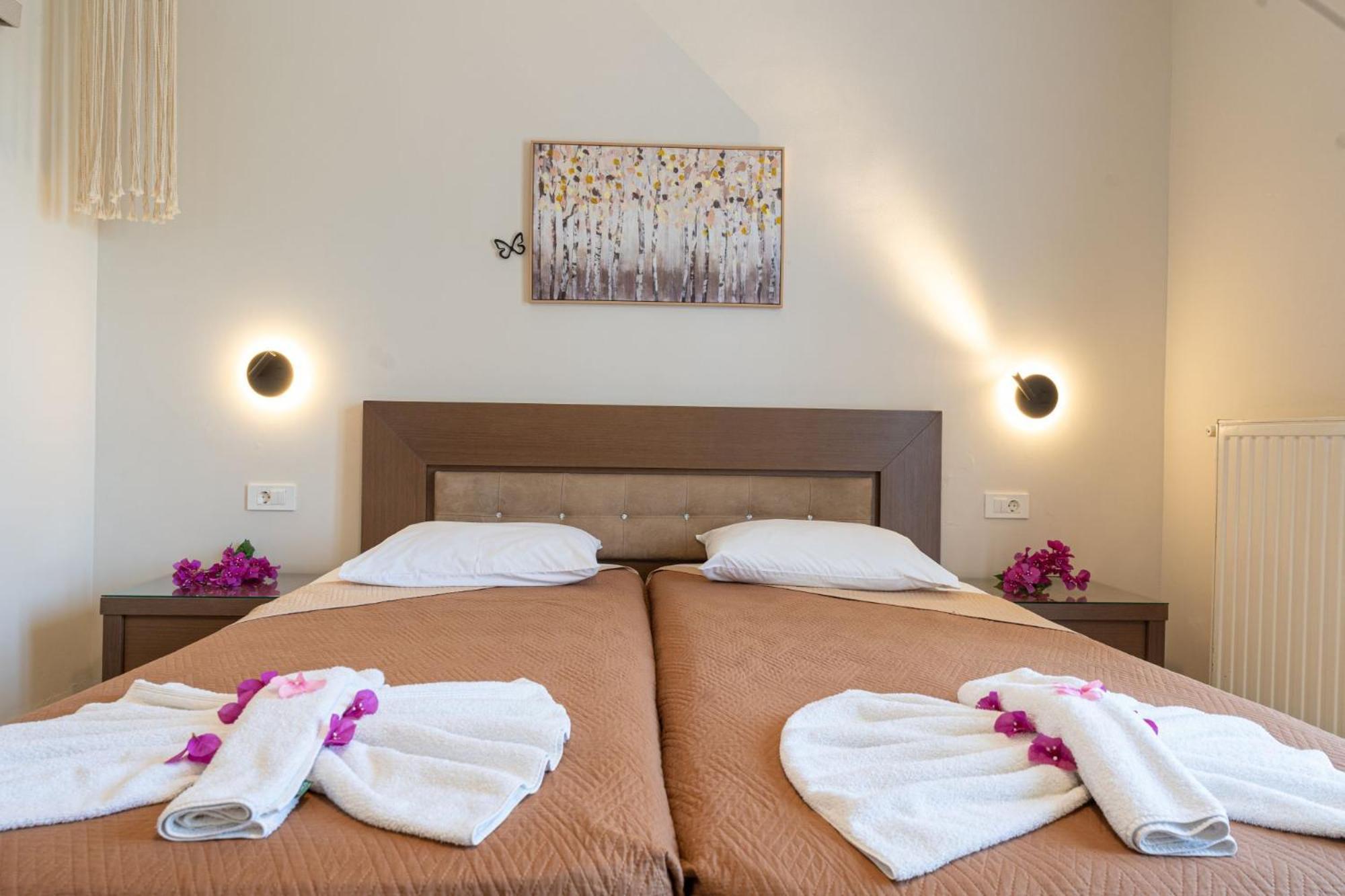 Stathis Beachfront Luxury Rooms Kalamákion Quarto foto